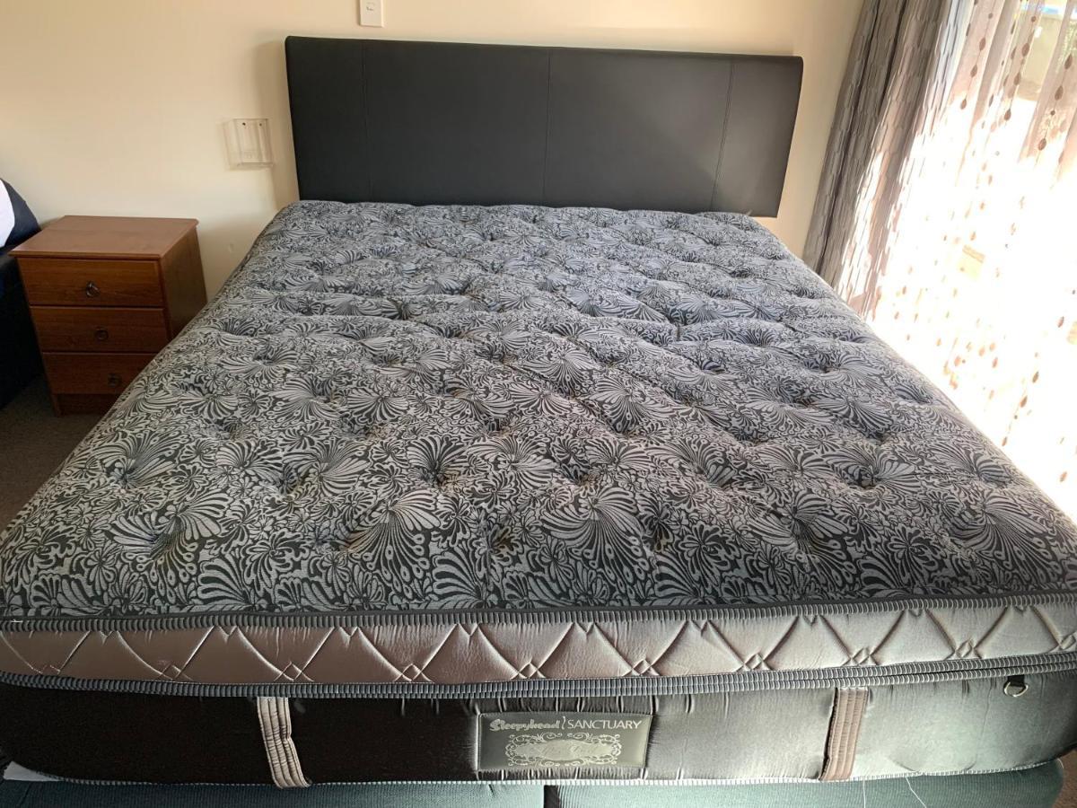 755 Regal Court Motel Dunedin Extérieur photo