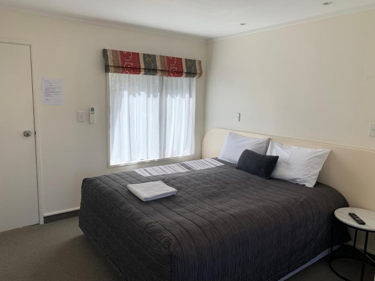 755 Regal Court Motel Dunedin Extérieur photo