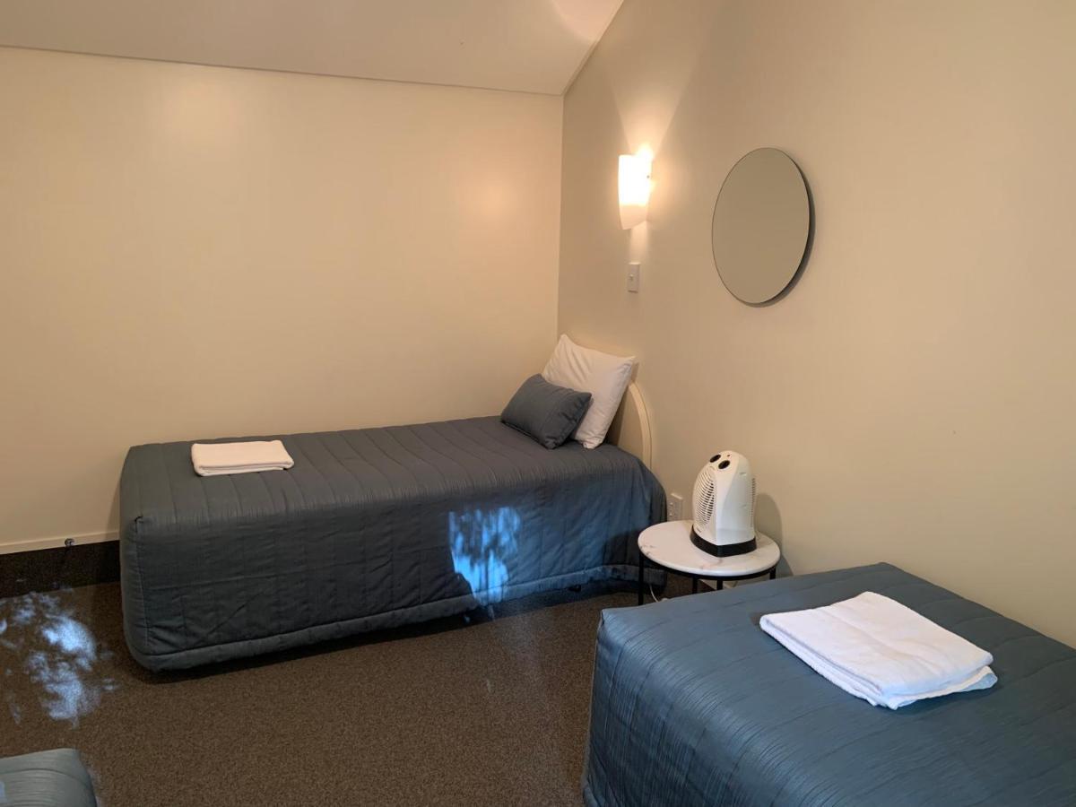 755 Regal Court Motel Dunedin Extérieur photo
