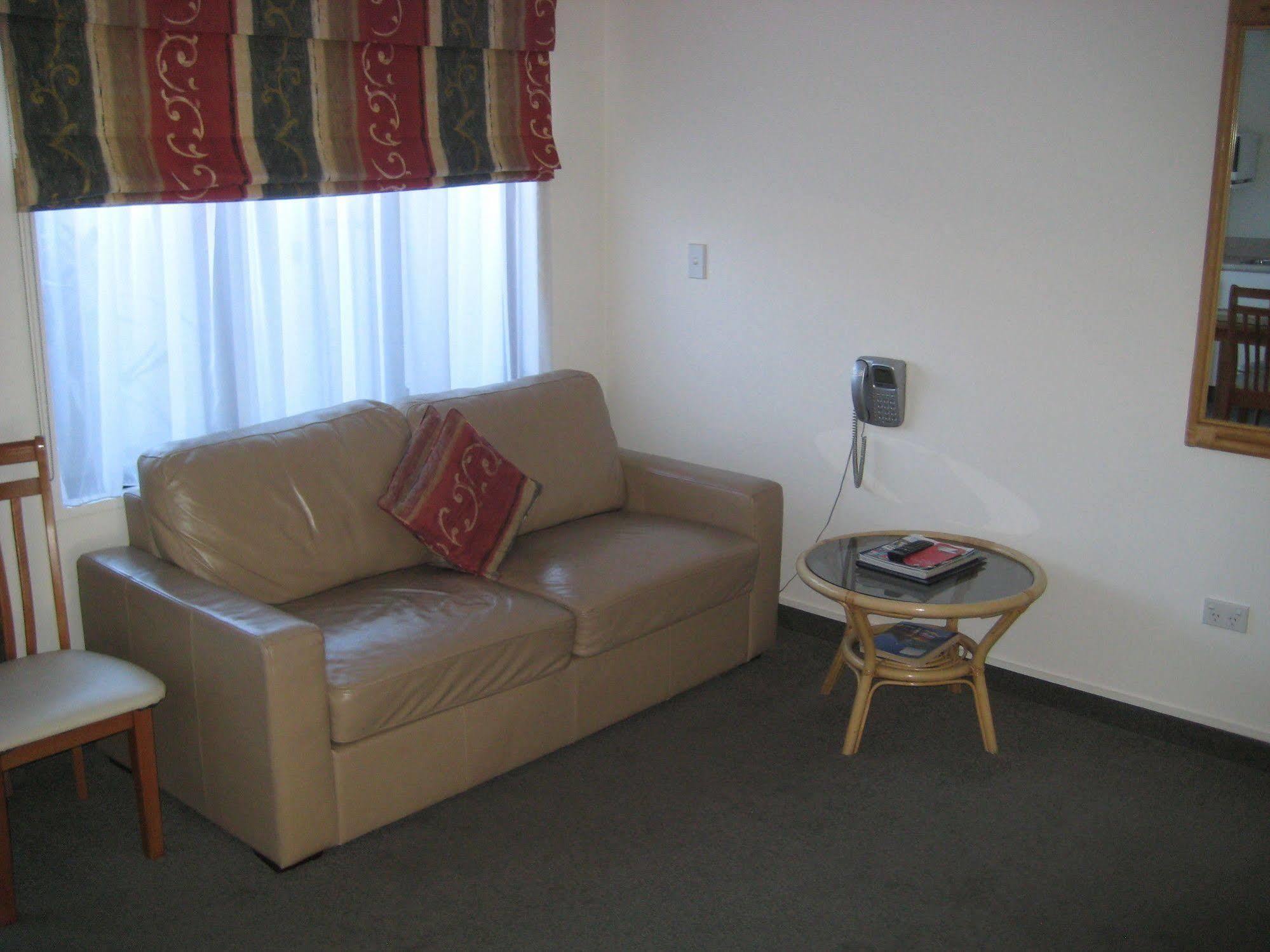 755 Regal Court Motel Dunedin Extérieur photo