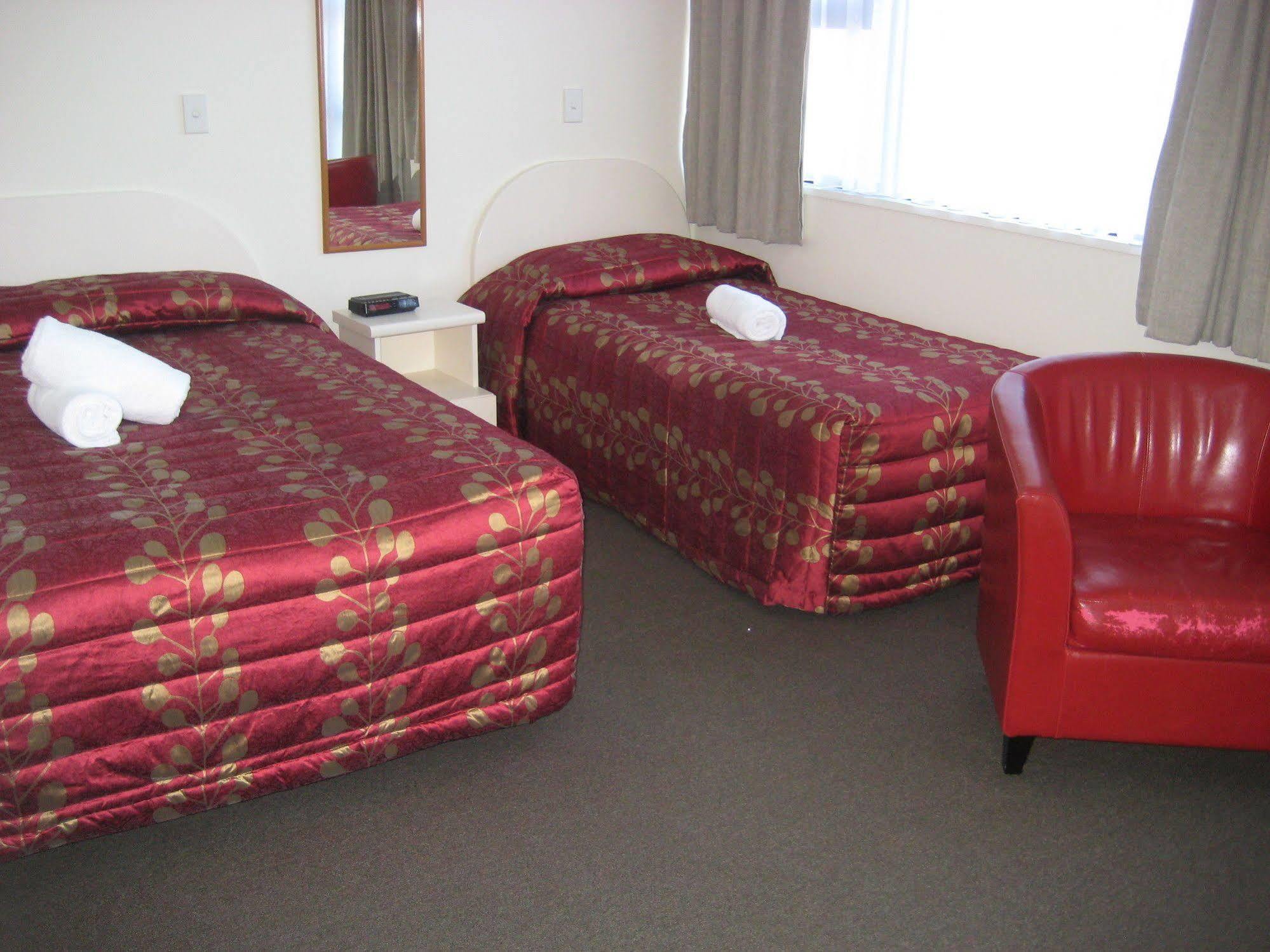 755 Regal Court Motel Dunedin Extérieur photo
