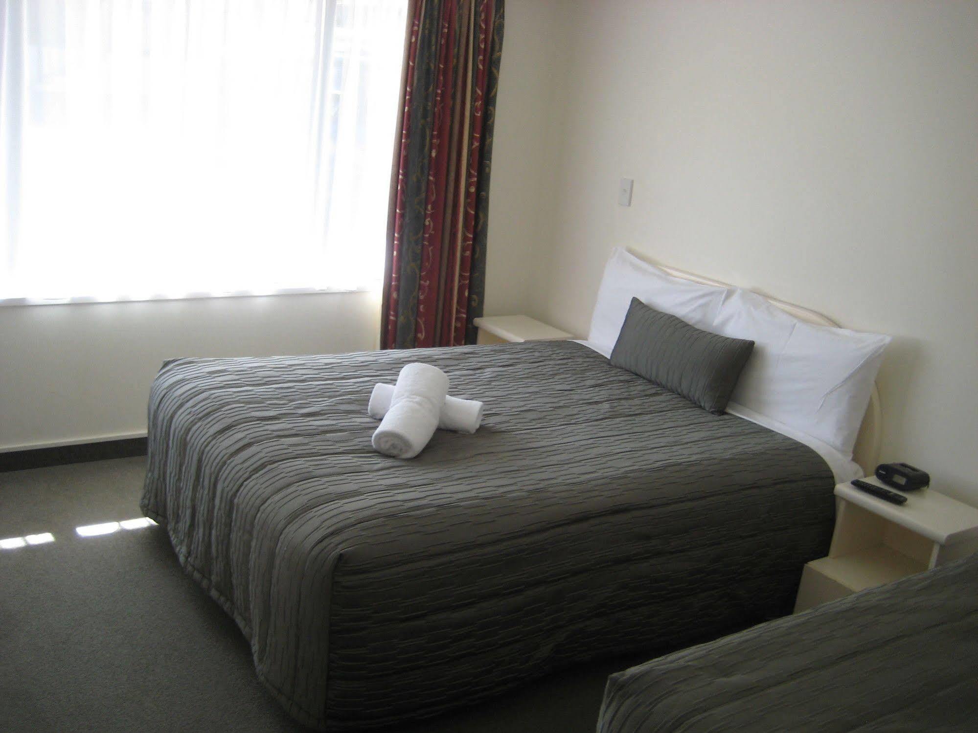 755 Regal Court Motel Dunedin Extérieur photo